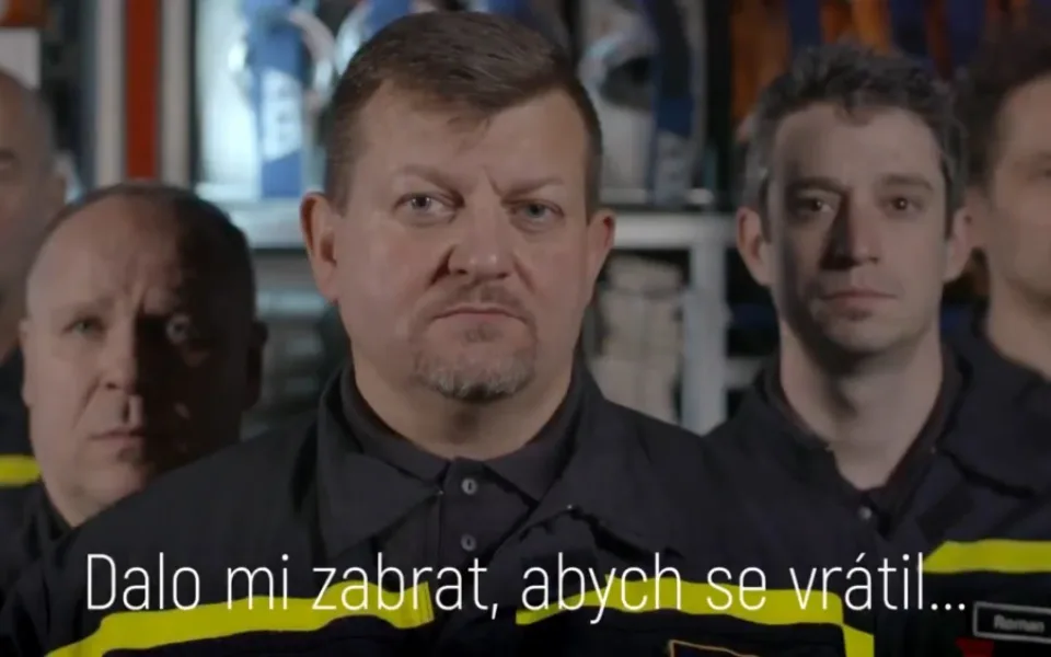 Snímek z klipu Hasičského záchranného sboru České republiky