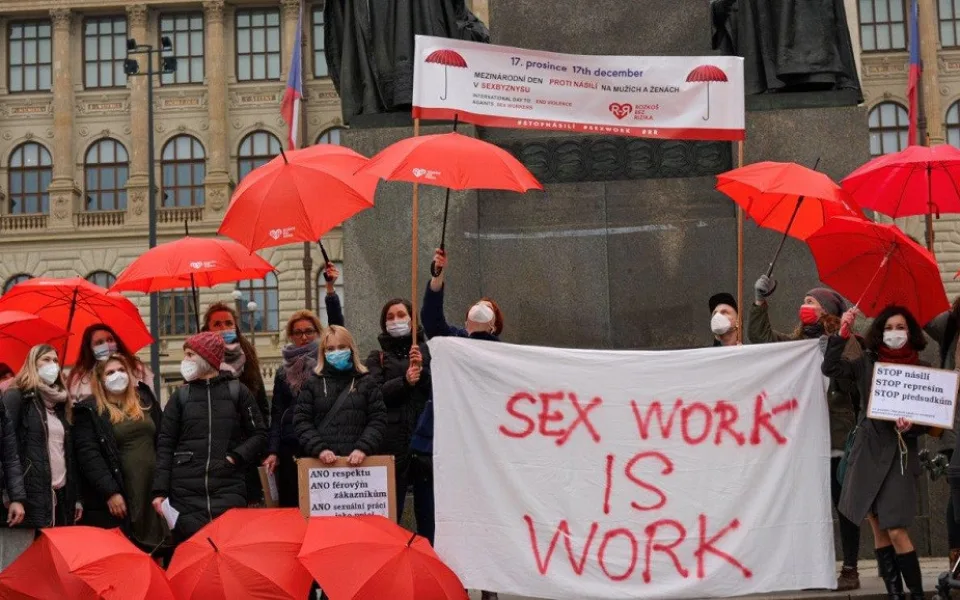 size4-1639474138805-2-prahou-projde-pruvod-za-zeny-a-muze-pracujici-v-erotickem-byznysu
