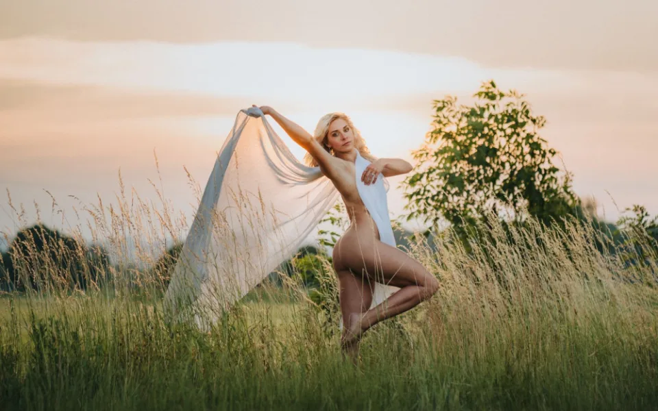 FOTOGALERIE: Vzpěračky nafotily odvážný kalendář. Do budoucna slibují černobílé akty