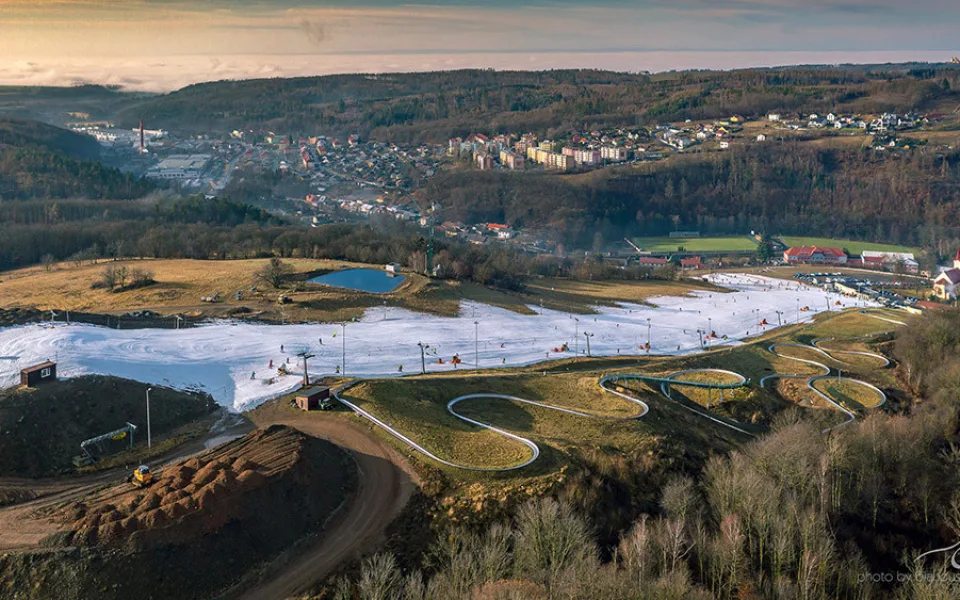 Skiareál Hlubočky u Olomouce na začátku roku 2022