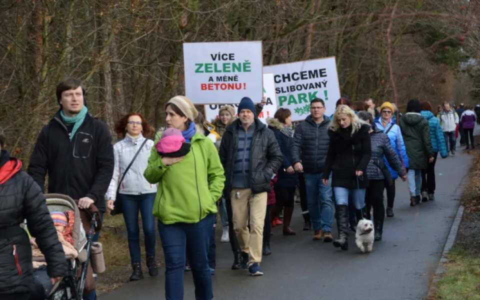 Prostějov utratí miliony za zeleň. U lesoparku chce však povolit výstavbu místo, aby ho rozšiřovala