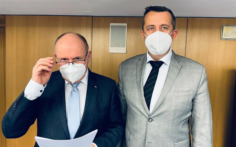 Poslanci za hnutí ANO Ladislav Okleštěk (vlevo) a Petr Vrána