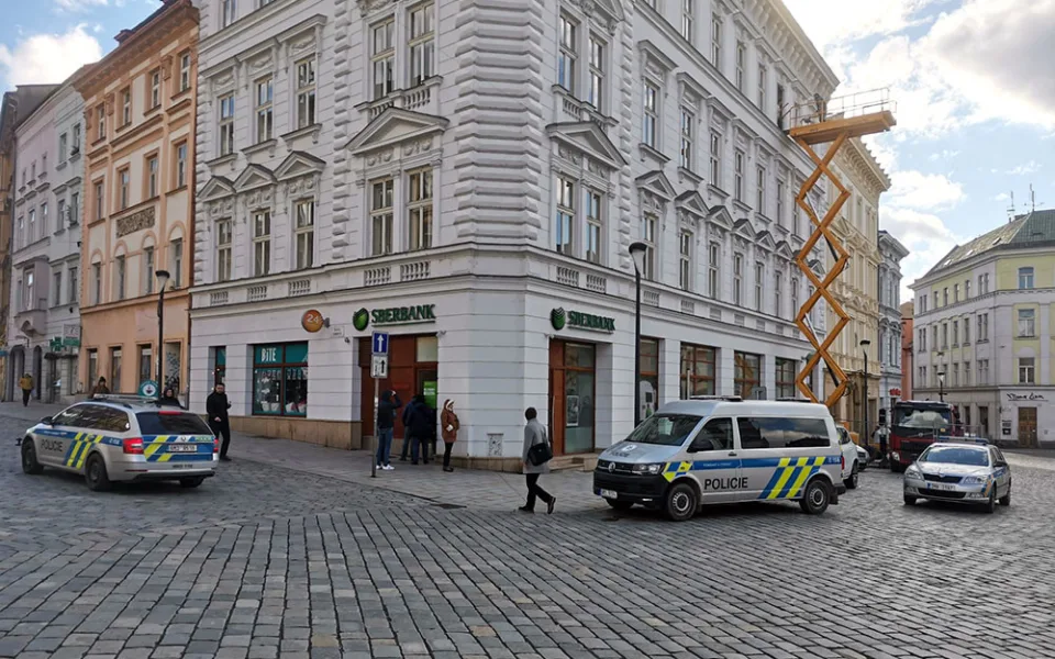 Pobočku Sberbank v Olomouci monitorovali policisté