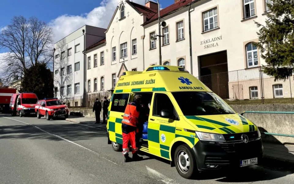 Evakuace školy na Svatém Kopečku: děti zřejmě podráždil pepřový sprej