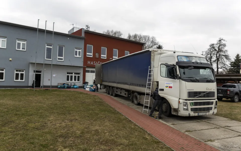 Kamion s humanitární pomocí zamíří z Olomouce na západ Ukrajiny