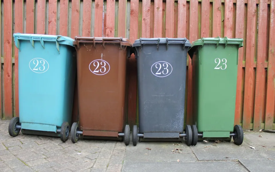 wheelie-bin-2270582_1280