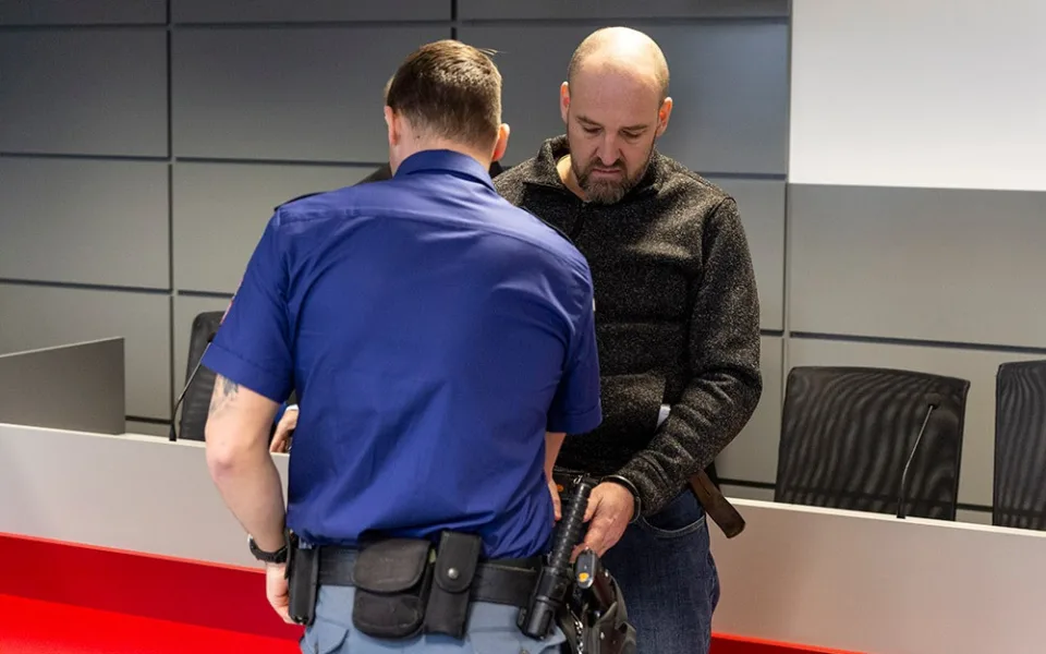 Na ulici v Lošově muž zastřelil syna své přítelkyně. Za vraždu u soudu dostal 12,5 roku