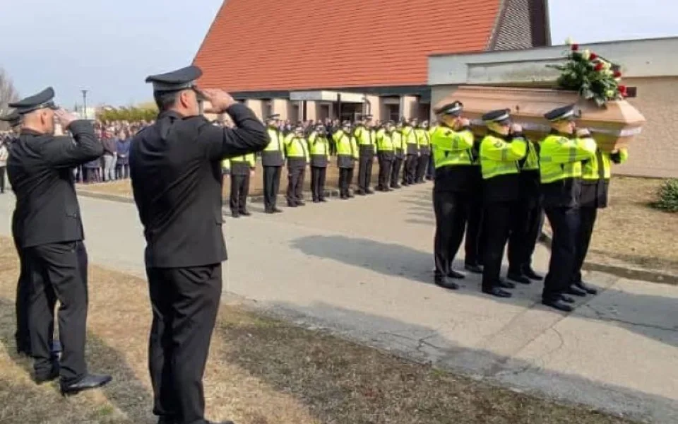 Přerov se rozloučil s oblíbeným strážníkem. Na pohřeb přišly stovky lidí