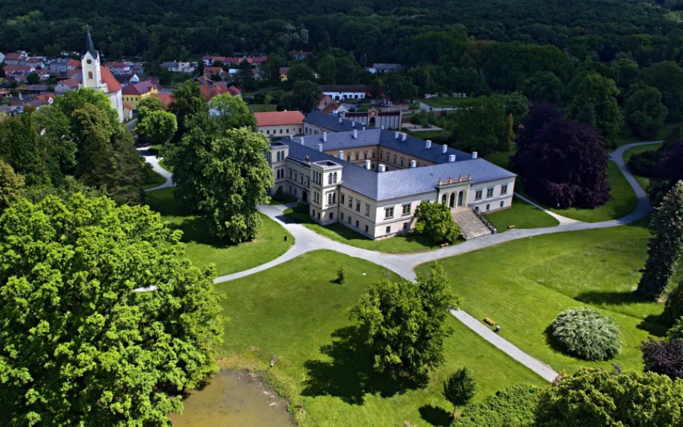 Vlastivědné muzeum v Olomouci zahájilo sezónu výlovem Velkého rybníku v Čechách pod Kosířem