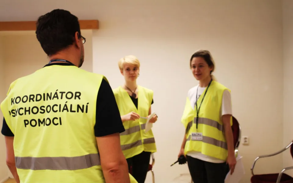 Hasiči v asistenčních centrech poskytují uprchlíkům také psychosociální podporu. Využilo ji už přes 4 tisíce lidí