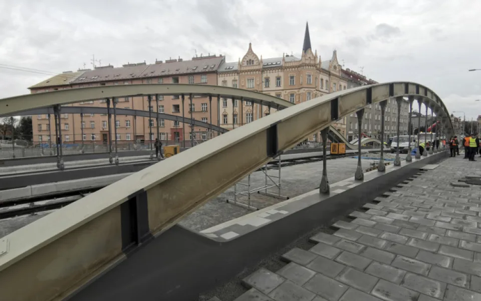 Most na olomoucké Masarykově třídě je před dokončením