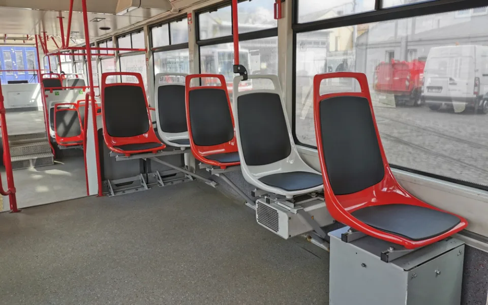 Od poloviny dubna jezdí v Olomouci tramvaj s novým typem sedadel