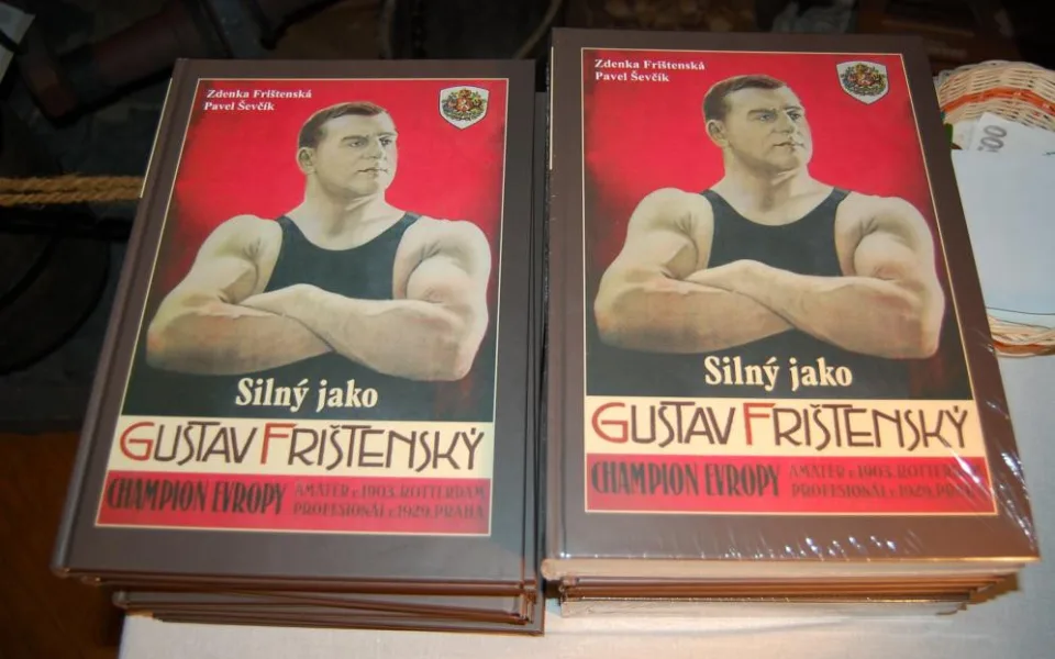 Vyšlo pokračování životopisné knihy o zápasníkovi Frištenském. Autorkou je jeho neteř