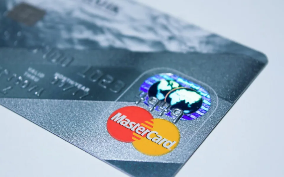 size3-16528647251198-139-pri-placeni-se-prosim-usmivejte-muzete-i-mavat-mastercard-zahajuje-novou-eru-biometrickeho-overovani
