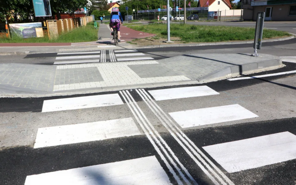 Na rozhraní městských částí Povel a Slavonín je nový přechod pro chodce. Přišel na 650 tisíc korun