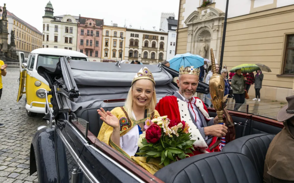 Královna olomouckého majálesu Kristýna Coufalová a král Jan Tománek