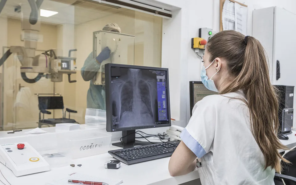S kouřením více než polovina lidí začíná mezi ve věku od 15 do 19 let