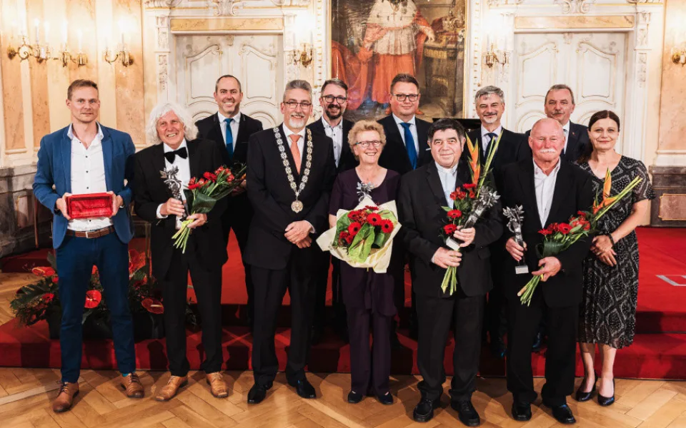 Otmar Oliva nebo fotbalista Jan Chladil převzali v Arcibiskupském paláci v Olomouci Ceny města
