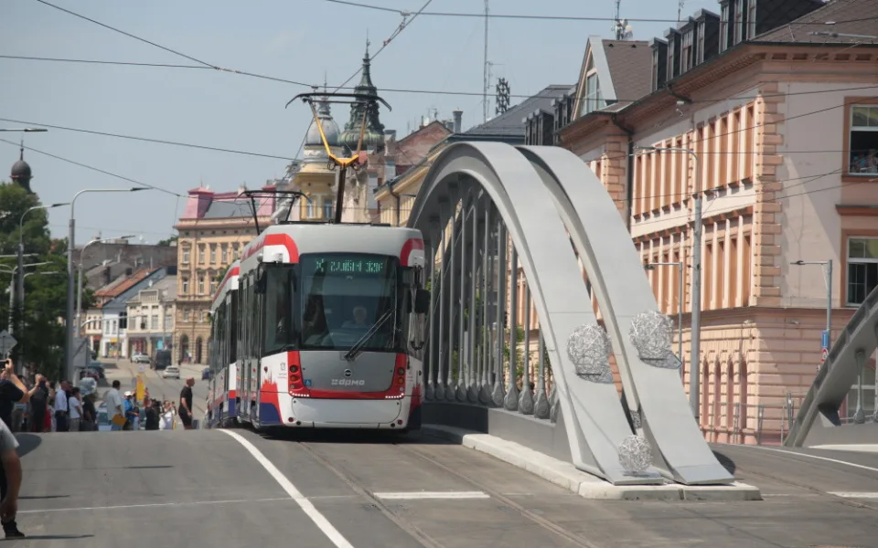 Po 22 měsících hotovo. Most na Masarykově třídě se otevře tramvajím i autům