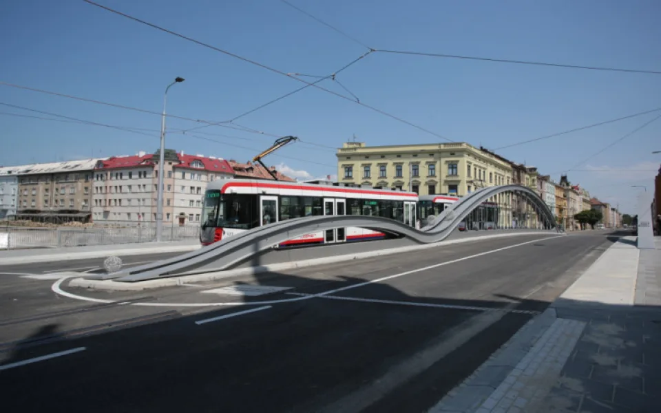 Po více než dvou letech jezdí tramvaje Dopravního podniku města Olomouce opět přes Masarykovu třídu