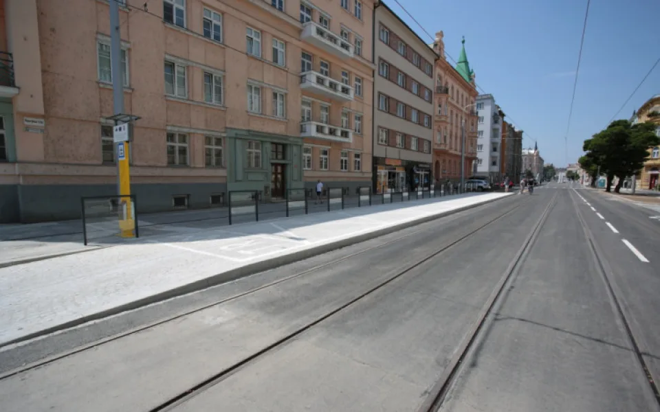Masarykova třída v Olomouci s novou tramvajovou zastávkou vídeňského typu