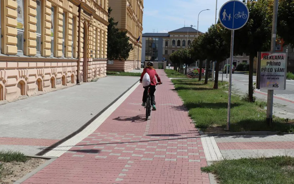 Takřka kilometr nové cyklostezky mohou využívat lidé v Přerově