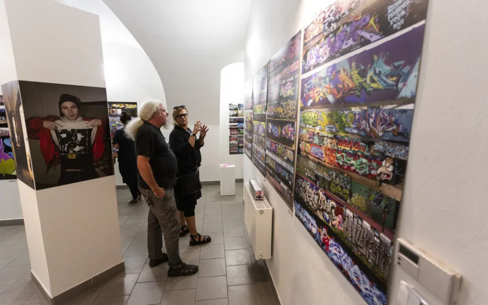 Vernisáž unikátní výstavy, která představuje olomouckou street art a graffiti scénu za posledních třicet let