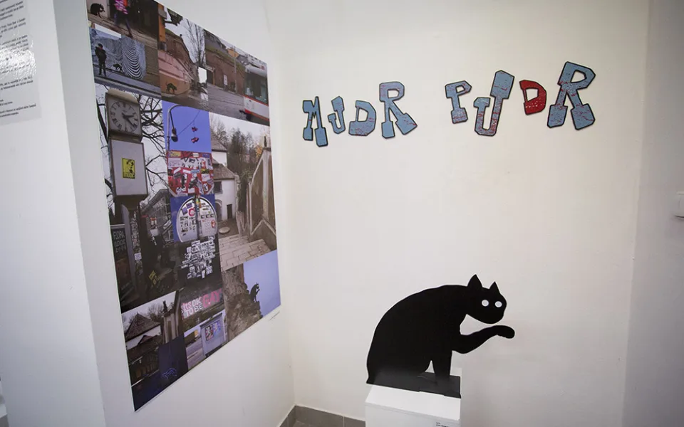 (NE)OBYČEJNÝ: Barevnými balónky rozjížděl Mudr Pudr éru street artu v Olomouci