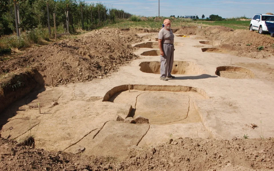 U Dětkovic archeologové objevili další tisíce let staré hroby, některé byly vykradené