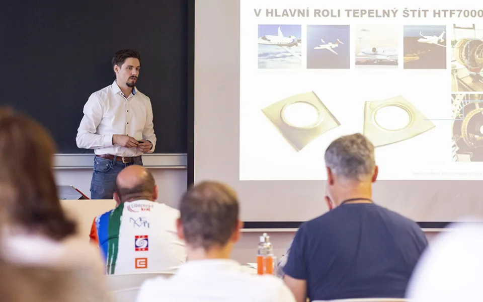Fyzikální experimenty či inovativní simulace z Honeywellu. Veletrh nápadů inspiroval učitele