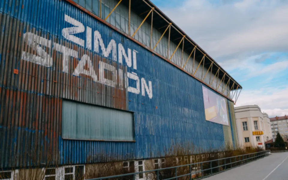 Multifunkční hala by měla nahradit zchátralý zimní stadion