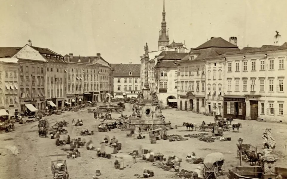 Týdenní trh na Dolním náměstí (1863)