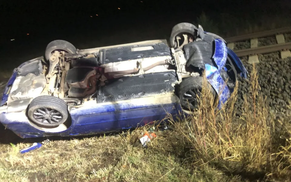 Jednadvacetiletá řidička s téměř dvěma promile skončila nad ránem u Postřelmova na střeše