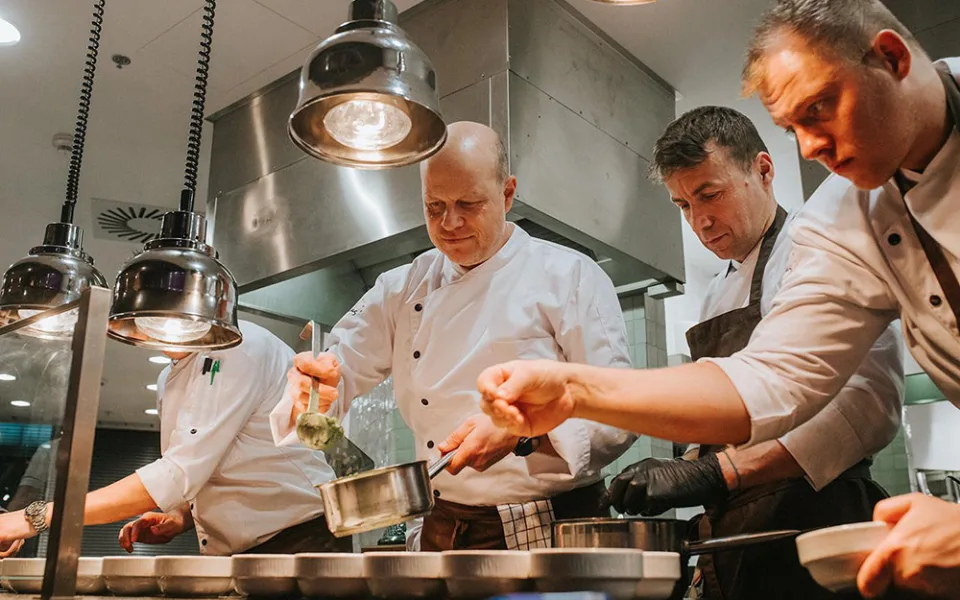 Netradiční kachna i speciality z Grandhotelu Pupp. Roman Paulus chystá sérií degustační večerů