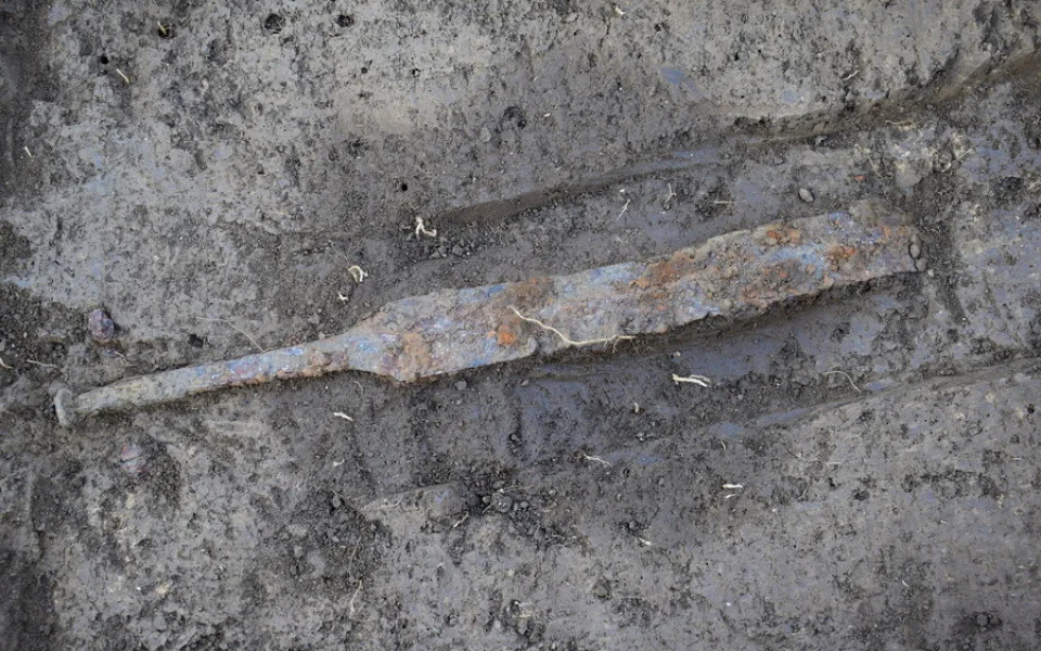 U Němčic nad Hanou archeologové objevili zabité meče. Šlo o keltský rituál po smrti bojovníka