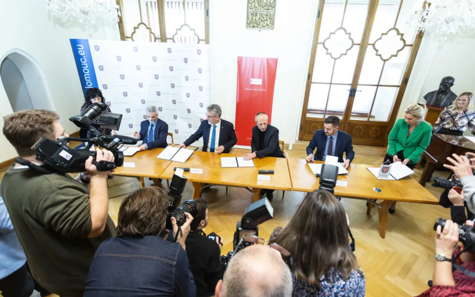 Podpis koaliční smlouvy na olomoucké radnici