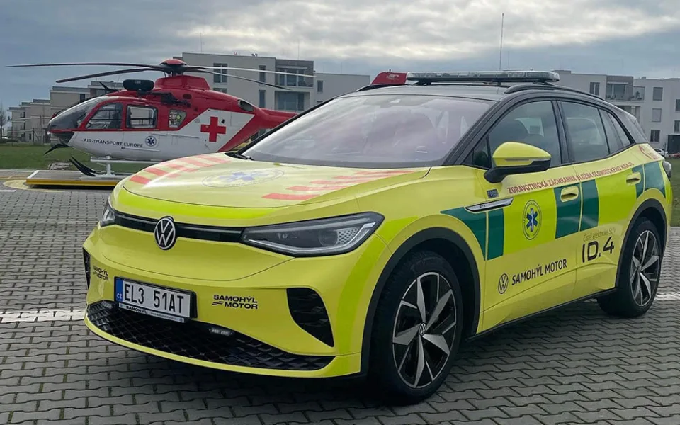 Lékařský vůz Volkswagen ID.4 GTX, který bude testovat Zdravotnická záchranná služba Olomouckého kraje