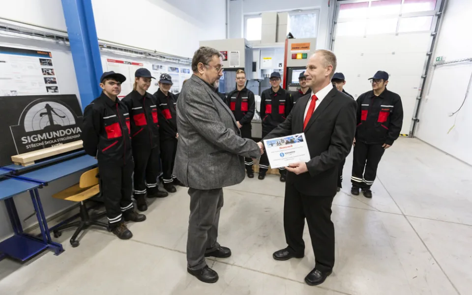 Honeywell podpořil talentované žáky v Lutíně. Propojení školy a praxe je ideální, shodli se ředitelé