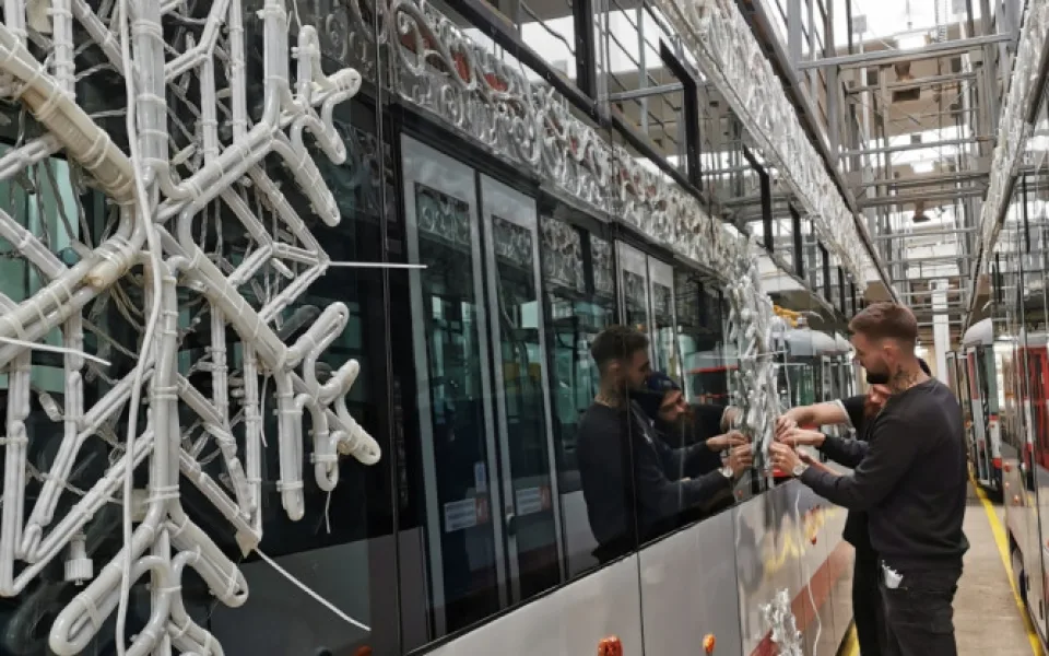 Dopravní podnik již chystá vánoční tramvaje. Do ulic Olomouce vyjedou příští neděli