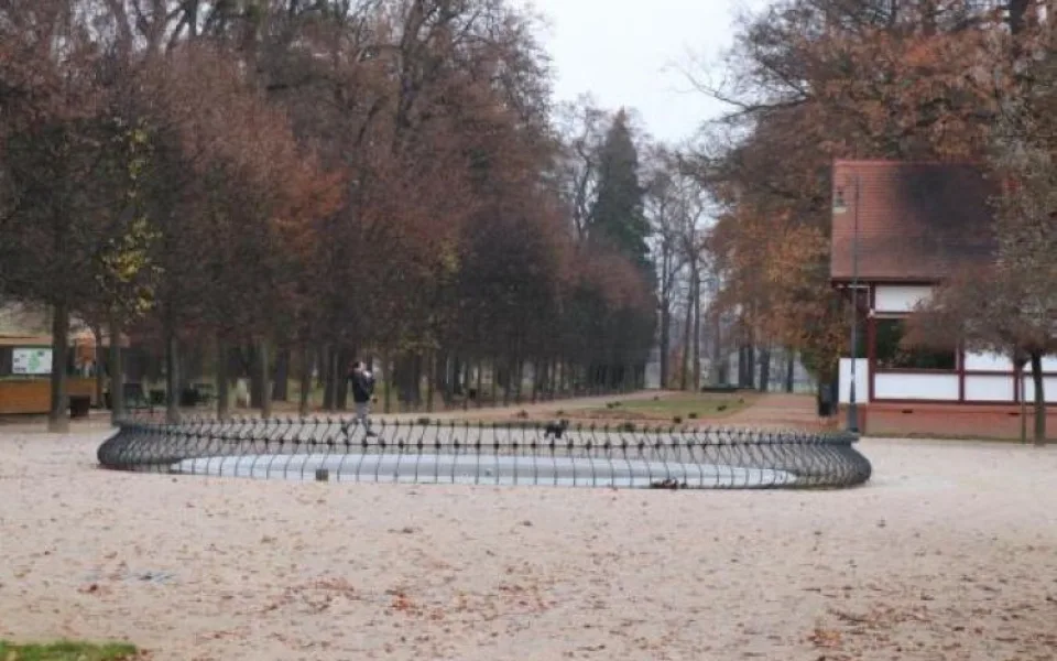 V přerovském parku Michalo začalo ořezávání stromů. Město vyzývá návštěvníky, aby dávali pozor