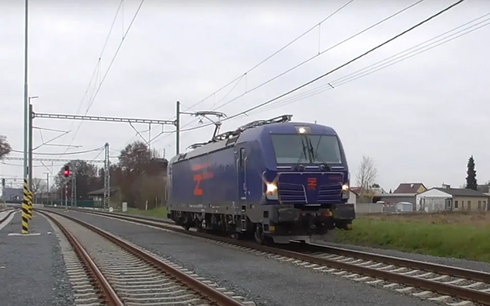Zkoušky miliardové stavby pokračují. Trať z Olomouce do Uničova projel první elektrický vlak