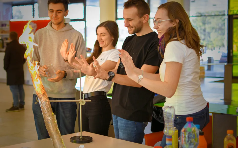 Univerzita přivítá tisíce středoškoláků. Vrací se tradiční den otevřených dveří