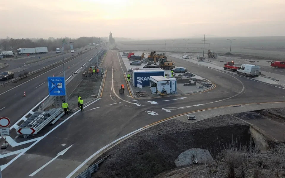 Dálniční odpočívadlo u Olomouce má po modernizaci. Sanitární zóna za miliony ale zatím chybí