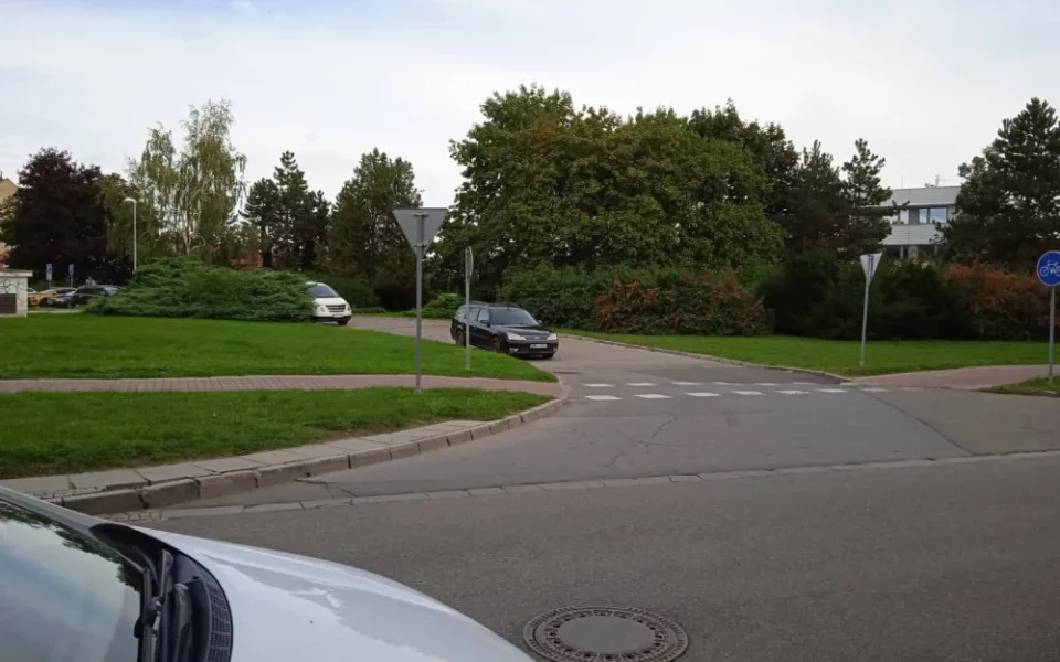 16627314236822-124-ujezd