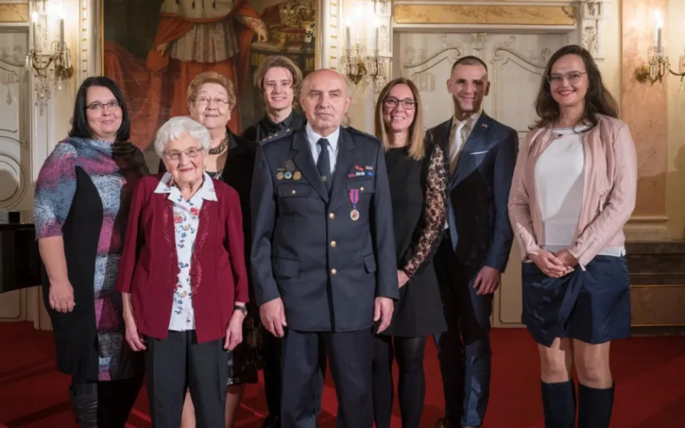 VIDEO: Osm dobrovolníků z regionu obdrželo cenu Křesadlo. Například za pomoc uprchlíkům z Ukrajiny
