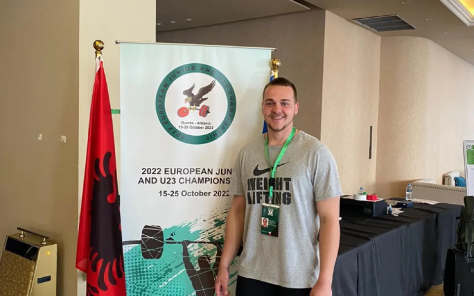 Arnošt Vogel z Haňovic vybojoval na mistrovství Evropy juniorů ve vzpírání bronz