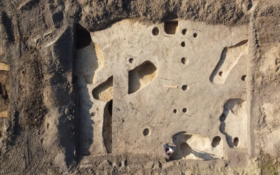 V Lešanech archeologové našli důkazy o středověké vesnici, která předchází první písemnou zmínku o dvě století