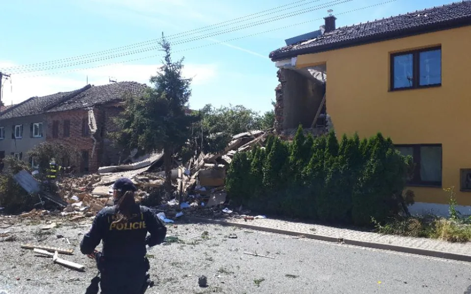 Policie odložila případ výbuchu v Olšanech. Majitel zdemolovaného domu při úmyslné explozi plynu zemřel