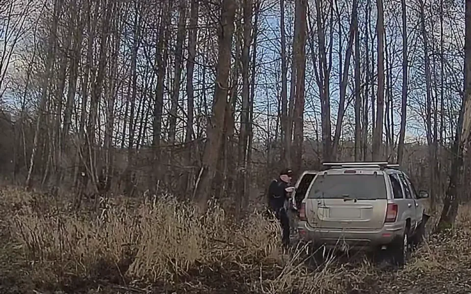 Policisté našli opuštěné auto při pronásledování na Litovelsku