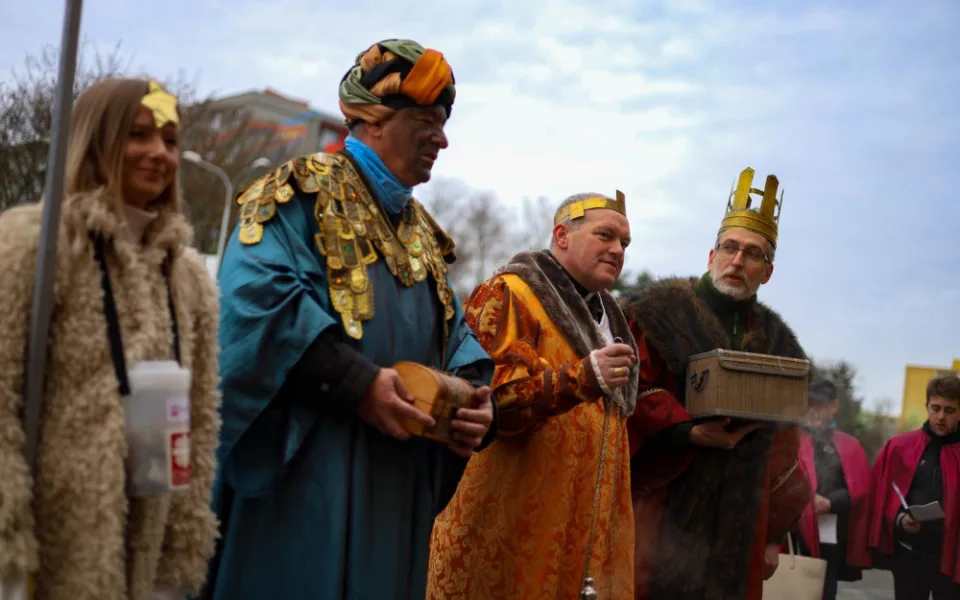 Tři králové prošli Olomoucí. Kostýmy oblekly hejtman, primátor a generální vikář olomoucké arcidiecéze